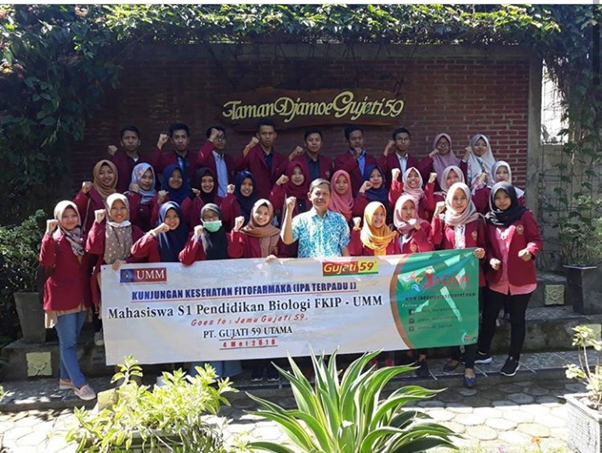 Foto bersama mahasiswa dan dosen dalam kunjungan belajar obat tradisional di PT. Gujati 59 Utama
