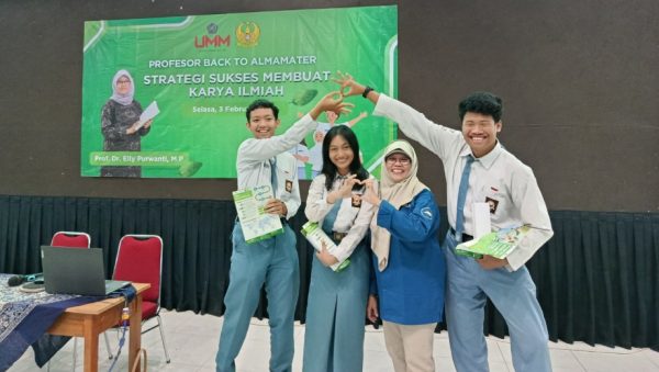 Keseruan Prof Elly bersama Siswa SMAN 8 Yogyakarta