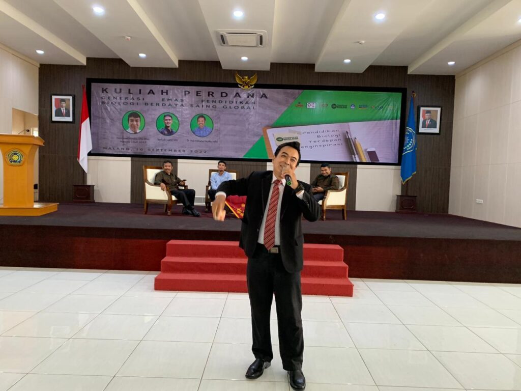 Muhammad Masyhur, S.Pd., S.Kep.,M.Biomed atraktif menguraikan edupreneurship di hadapan 250 mahasiswa