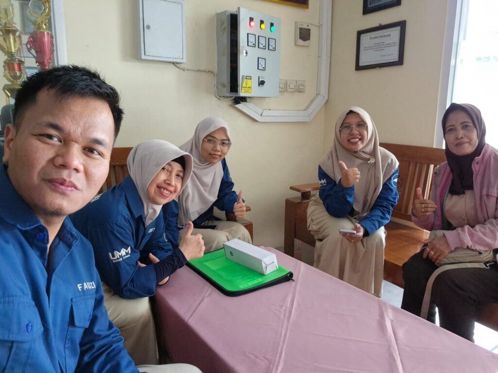 Tim PBIO UMM bersama guru BK SMAN 1 Kademangan