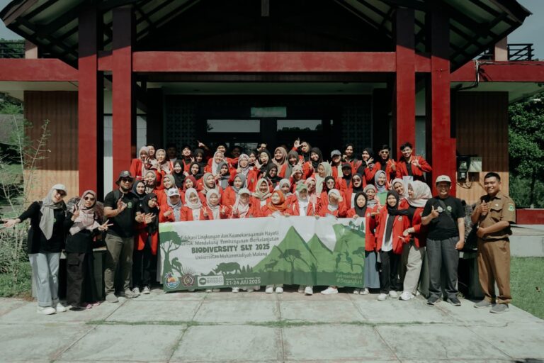 Mahasiswa Pendidikan Biologi FKIP UMM eksplorasi biodiversitas di kaki Gunung Ciremai