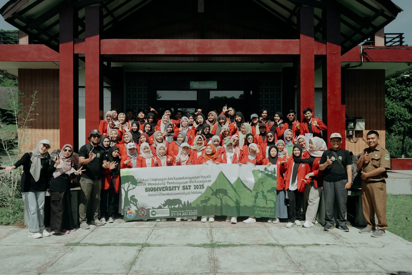 Mahasiswa Pendidikan Biologi FKIP UMM eksplorasi biodiversitas di kaki Gunung Ciremai