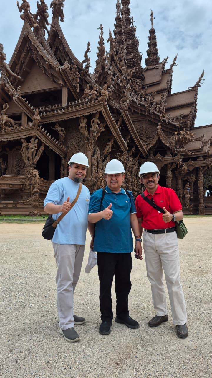 Tim Penelitia, dari kiri ke kanan, Husamah, Prof. Abdulkadir, dan Prof. Atok MH.