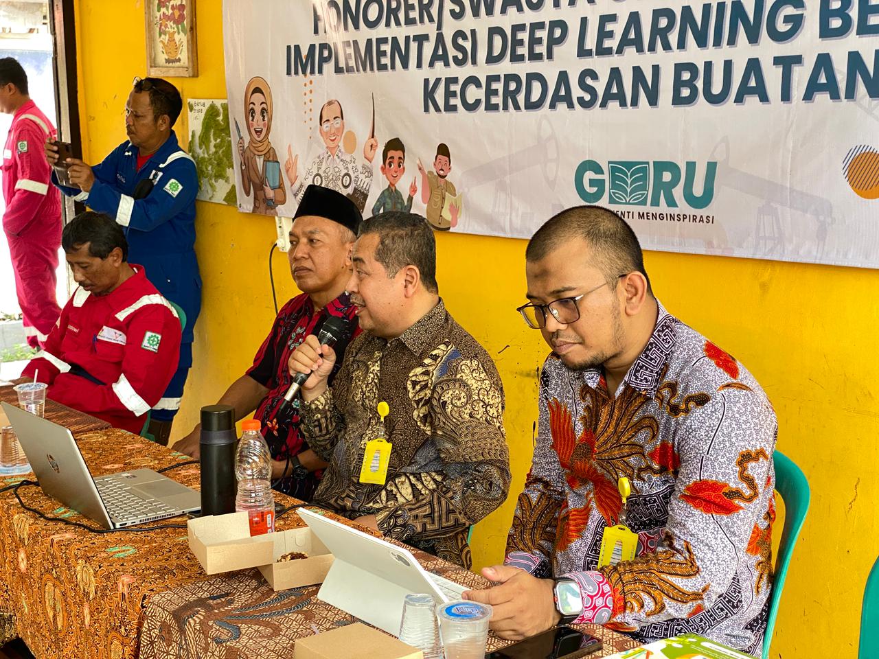 Pelatihan peningkatan kompetensi guru oleh Prof. Abdulkadir R. bersama tim SKK Migas dan Kangean Energy Indonesia (KEI)
