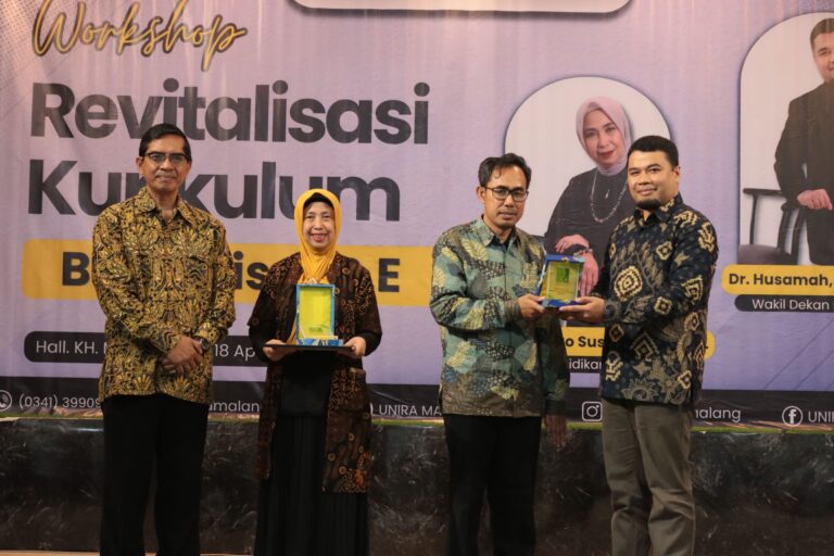 Foto Dosen UMM sebagai Pemateri bersama pimpinan UNIRA